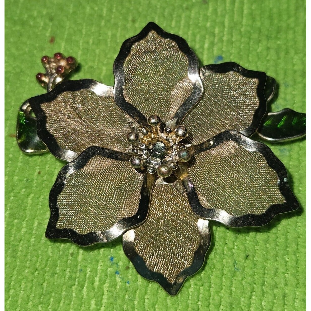 Signed KC Vintage 1980-90s Enamel Poinsettia Pin.  2210